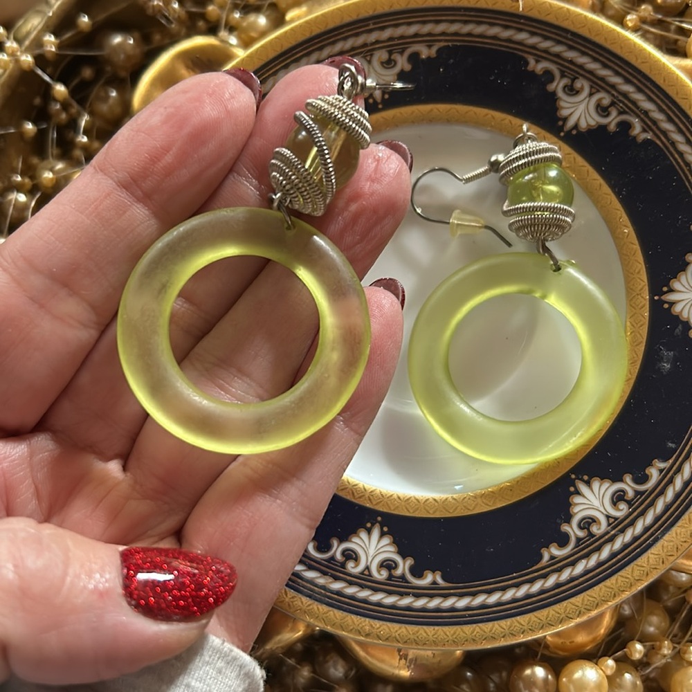 Vintage Chartreuse Loop Dangle Earrings - Picture 4 of 6